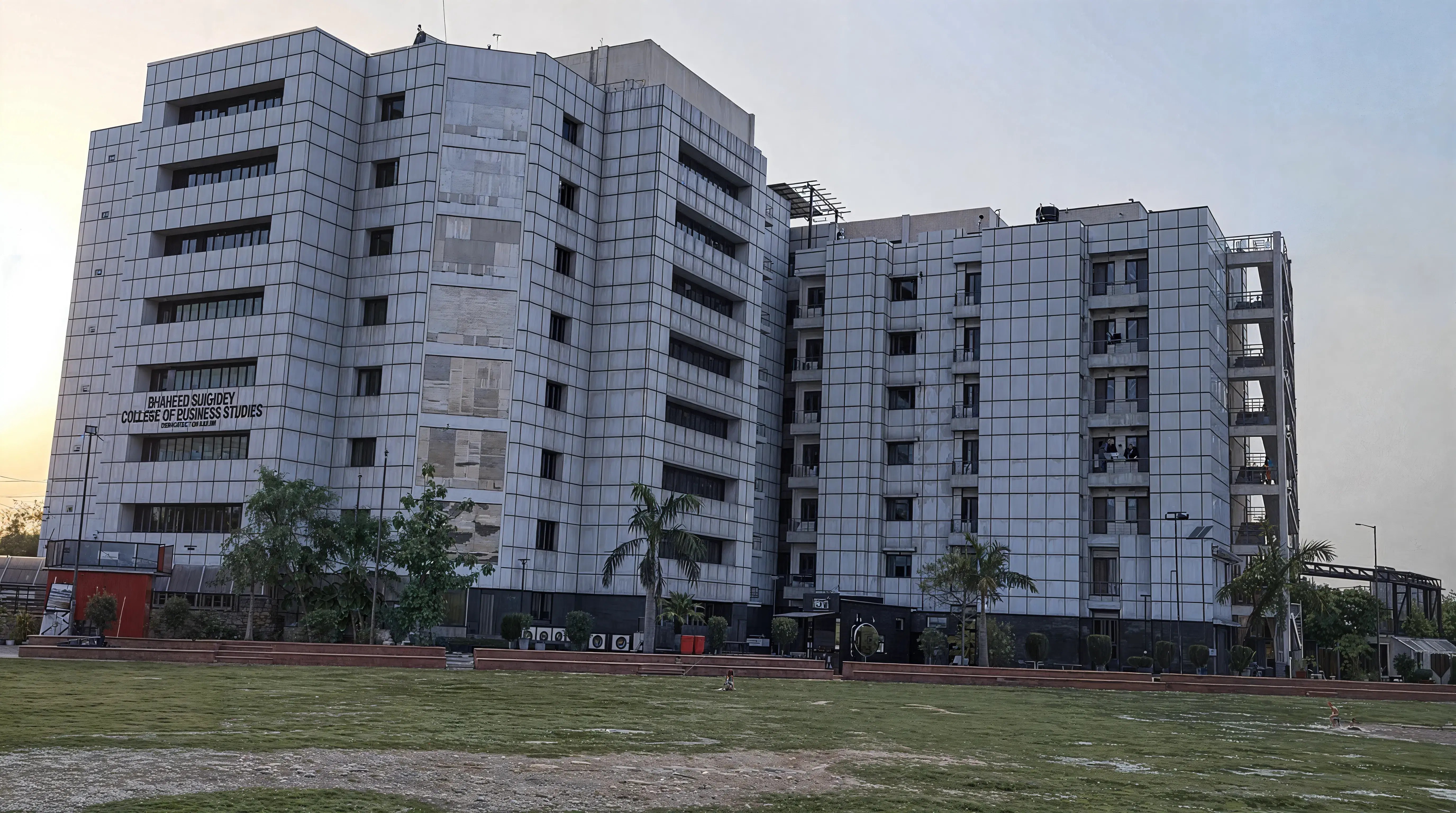 Shaheed Sukhdev College of Business Studies Campus photo 10